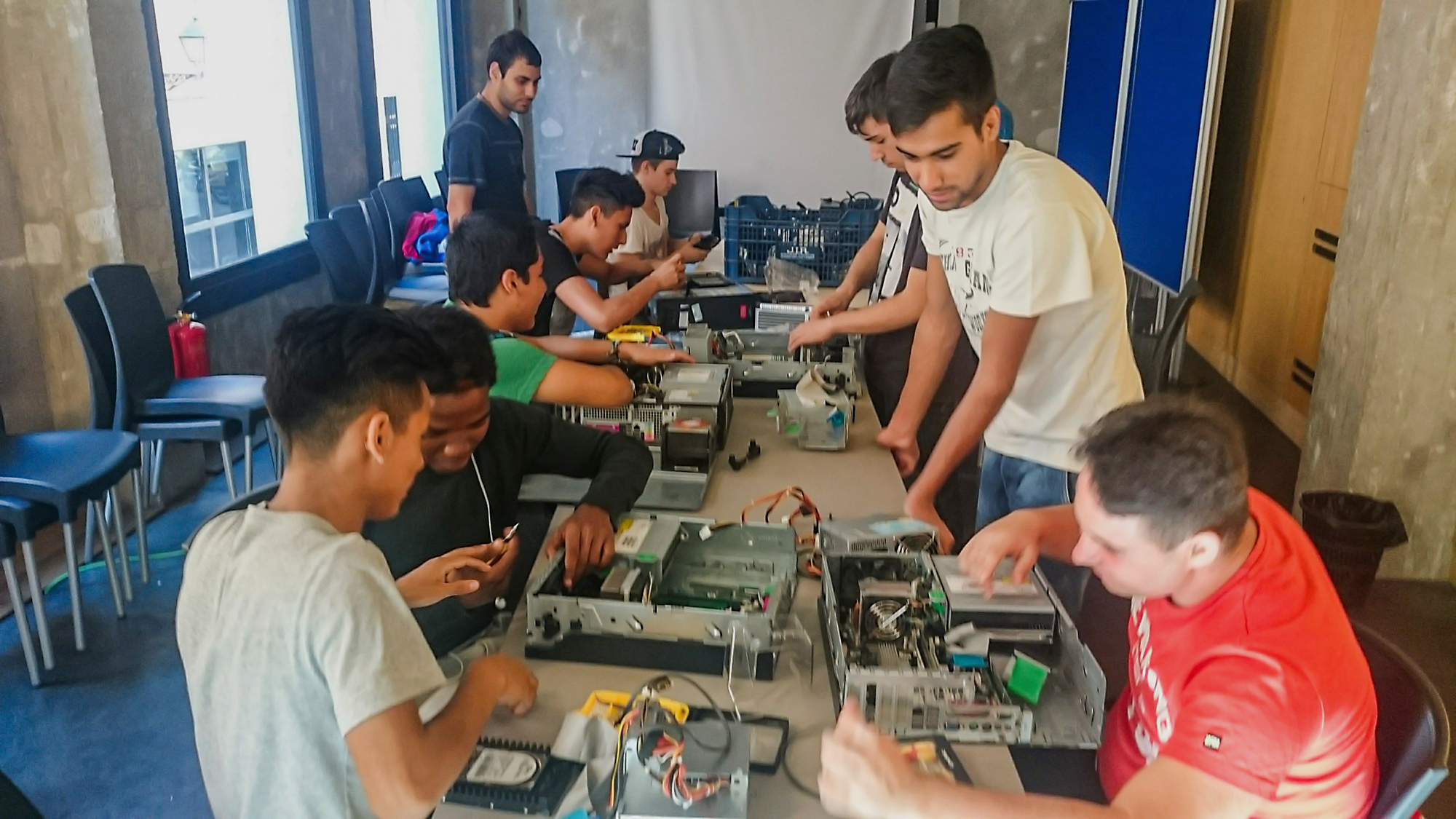 Formación medio ambiente reciclar reutilizar ordenadores